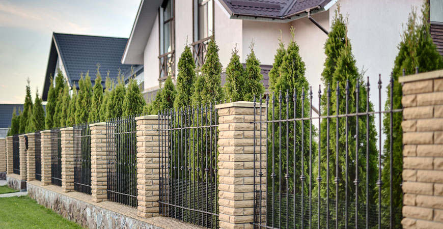 Clean an iron fence with Wet and Forget Outdoor. 