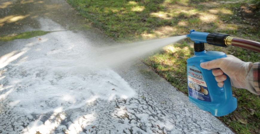 Clean concrete surfaces with Wet & Forget Outdoor